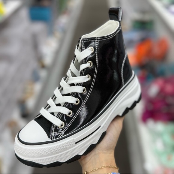 🔴🆕 Black Metallic and White High-Top Sneakers - Picture 3 of 6